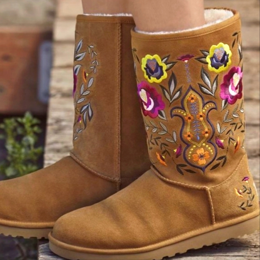 Ugg Juliette chestnut mid boot Rare edition NEW without box